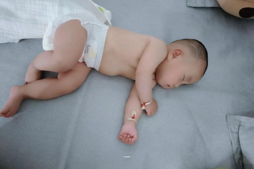东阳怀孕多久会显肚子